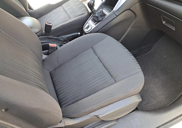 Opel Zafira cena 29900 przebieg: 246000, rok produkcji 2015 z Strzelin małe 191